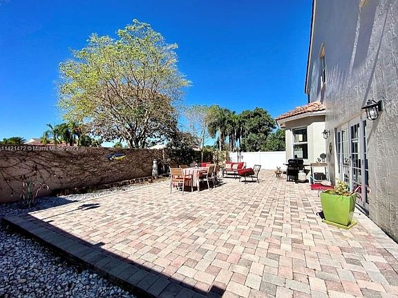 3rd image of 1040 NW 185th Ter
