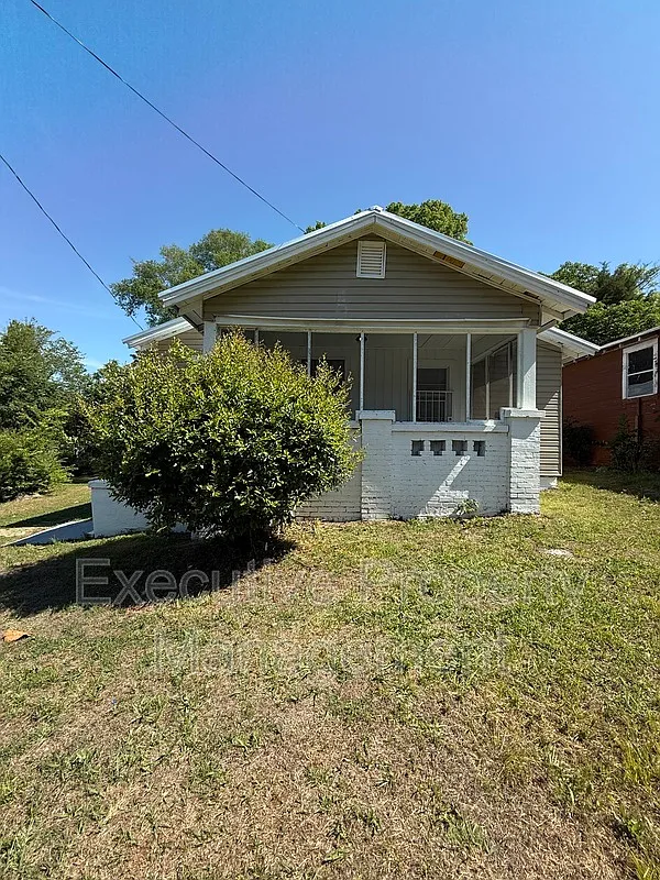 3 bed, 1.0 bath, 1196 sqft, $1,200 — Photo 1