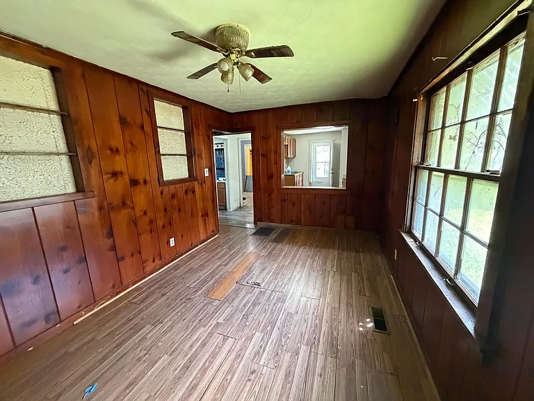 1400 S Westmoreland Ave — Photo 6