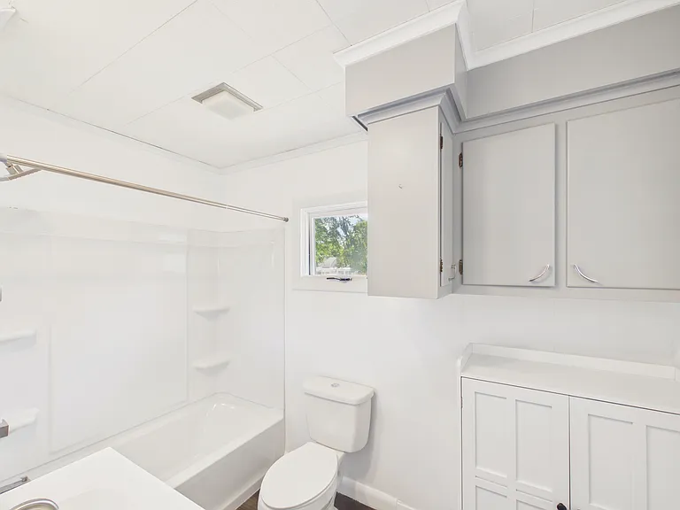 1st Floor Bathroom