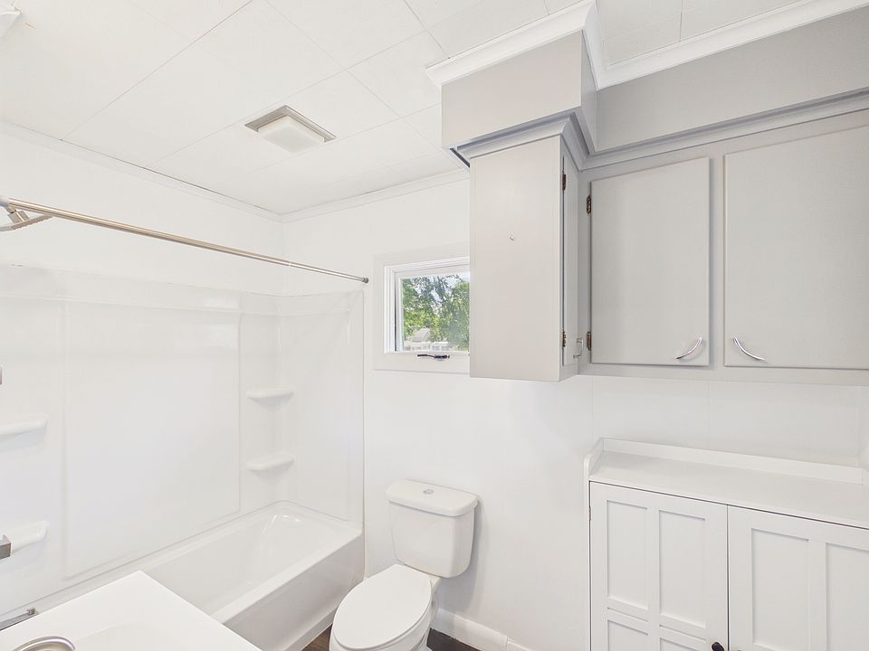 1st Floor Bathroom