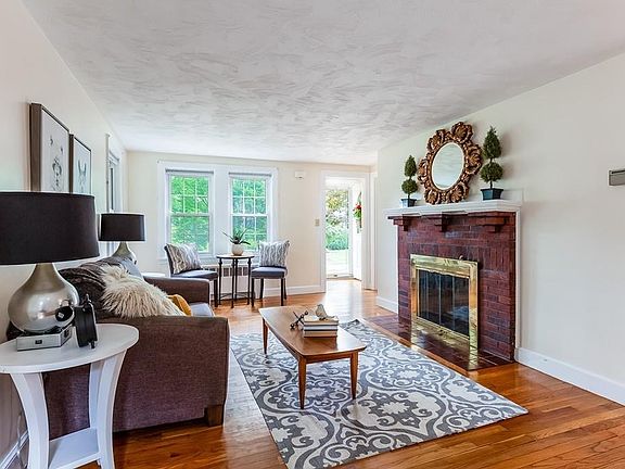 3rd image of 138 Willard Cir