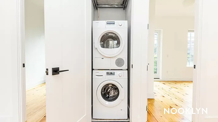 Rented by PREMIUM US INC | media 44