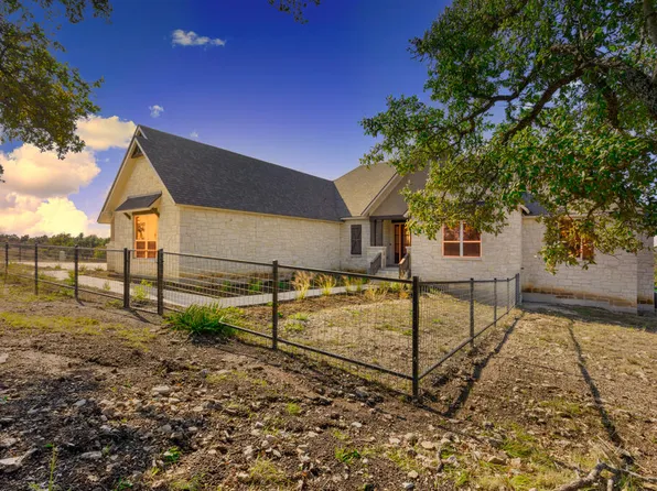 517 Dancing Sun Rd, Fredericksburg, TX 78624