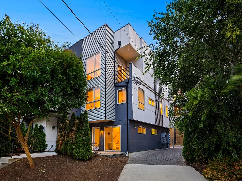 3817 Gilman Ave W