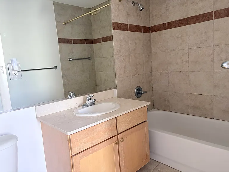 610 Newark St #5H — Photo 11
