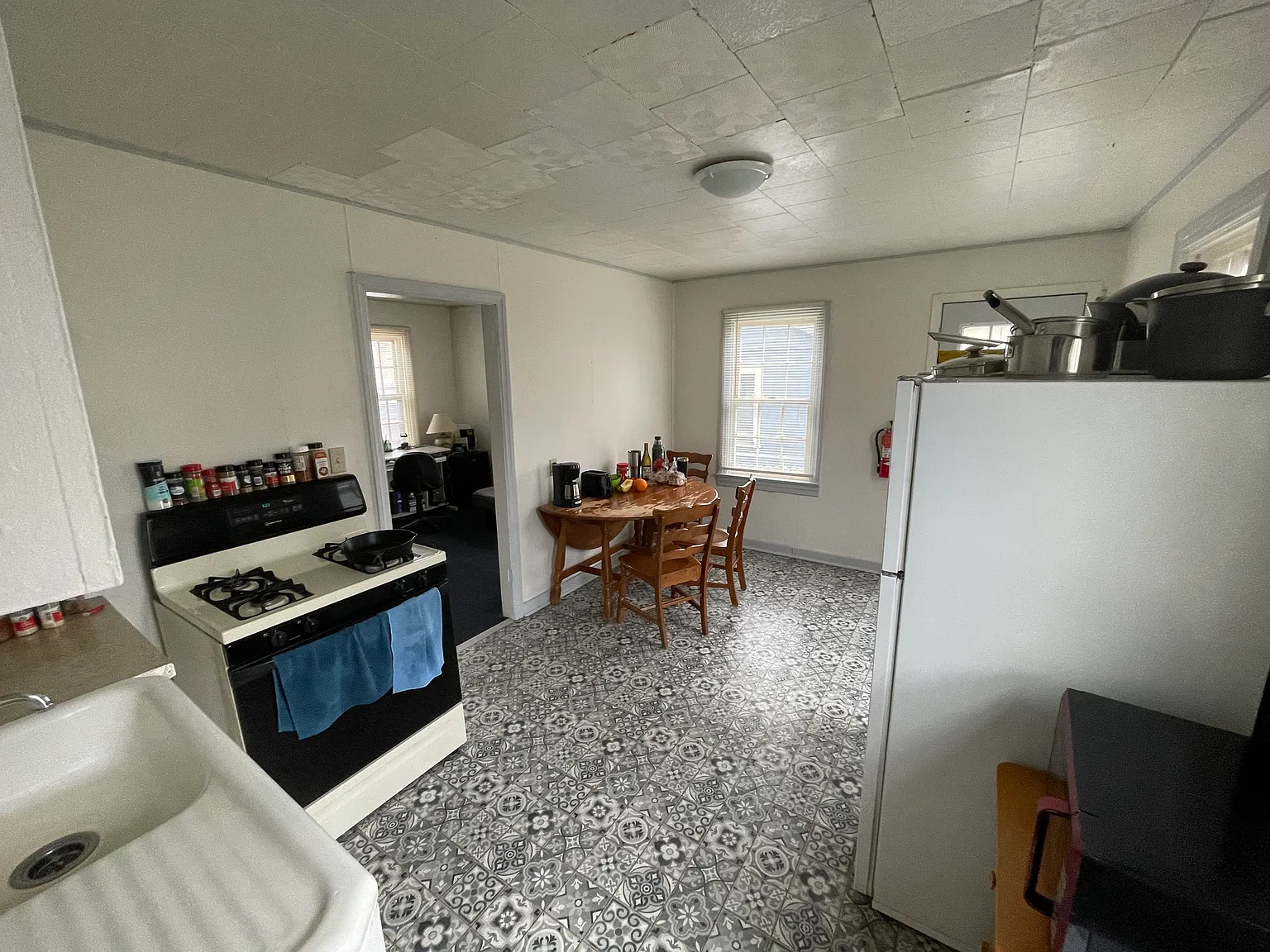 1 bed, 385 sqft, $1,000 — Photo 4