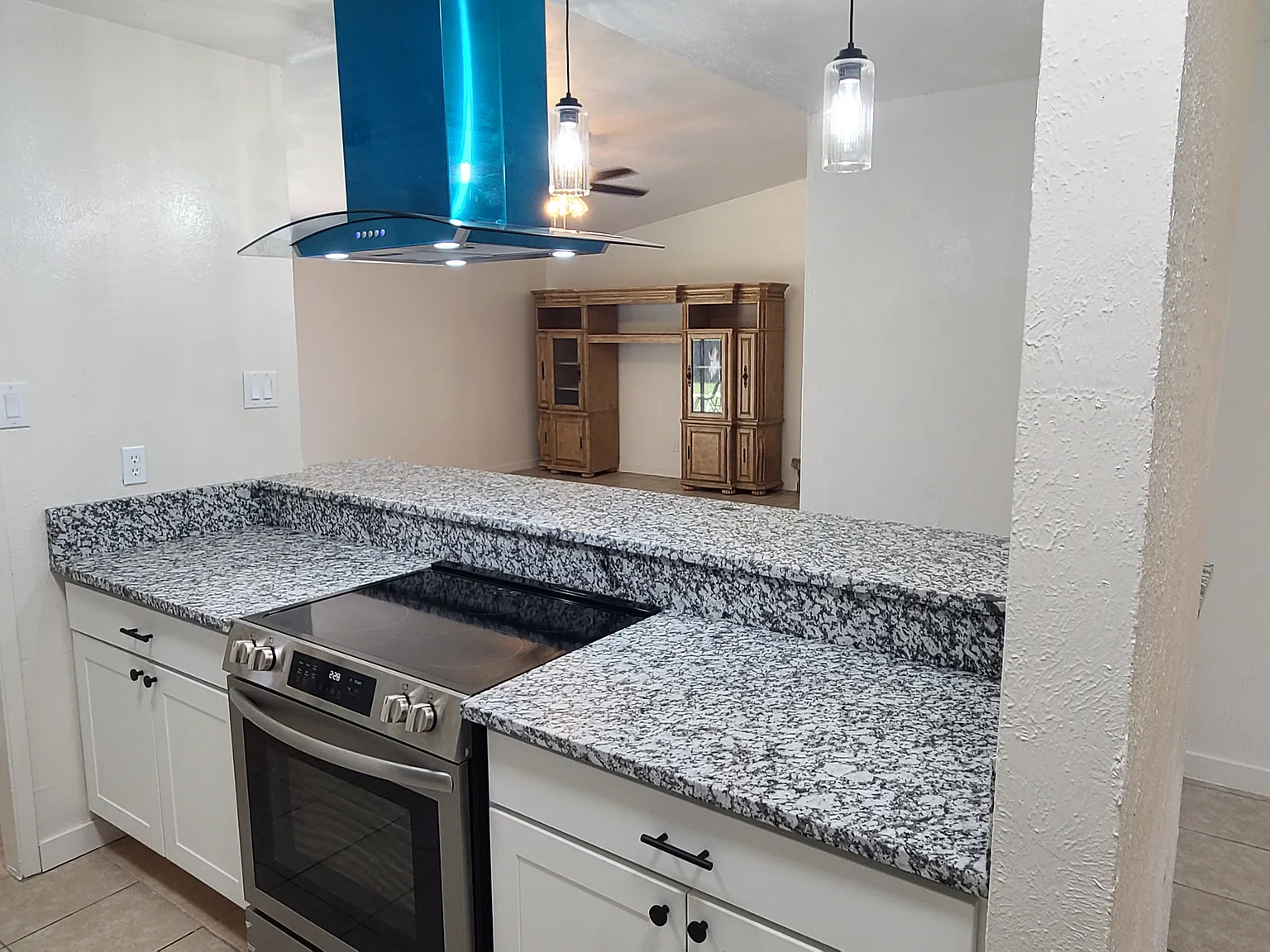4 bed, 1875 sqft, $2,395 — Photo 3