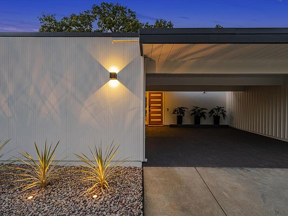 4th image of 574 Idylberry Road