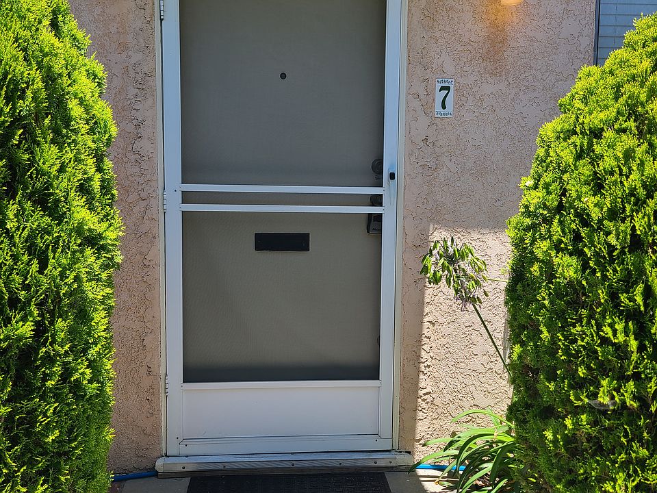 Entry way to each unit