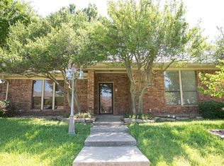 1604 Mayflower Dr, Carrollton, TX 75007