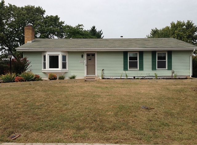 1st image of 717 N Argonne Ave