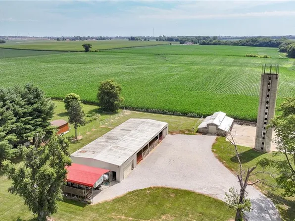 32312 Pleasant Hill Rd, Girard, IL 62640