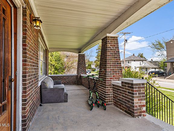 3rd image of 121 Bacon St