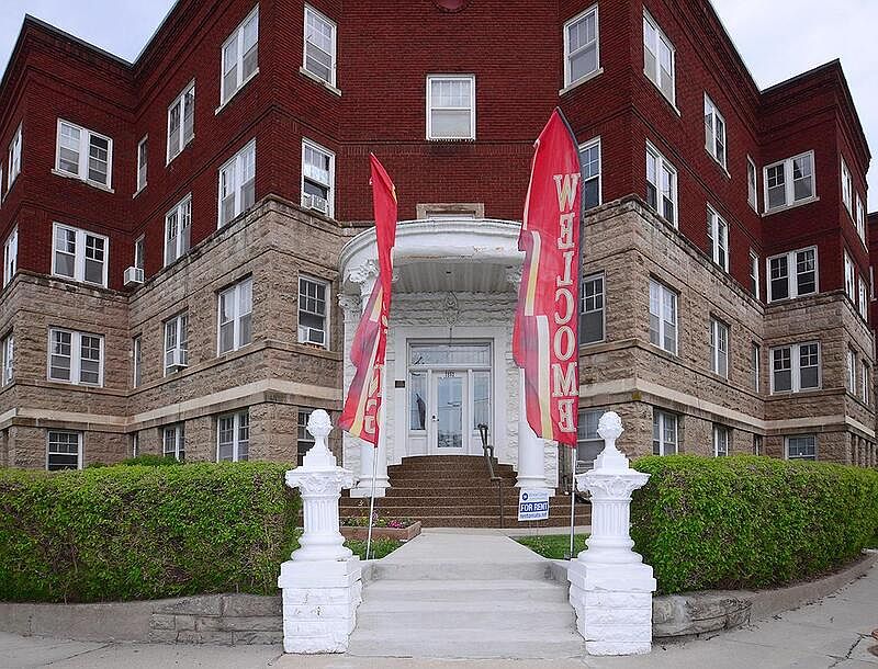 1st image of 820 S 25th Ave APT 2