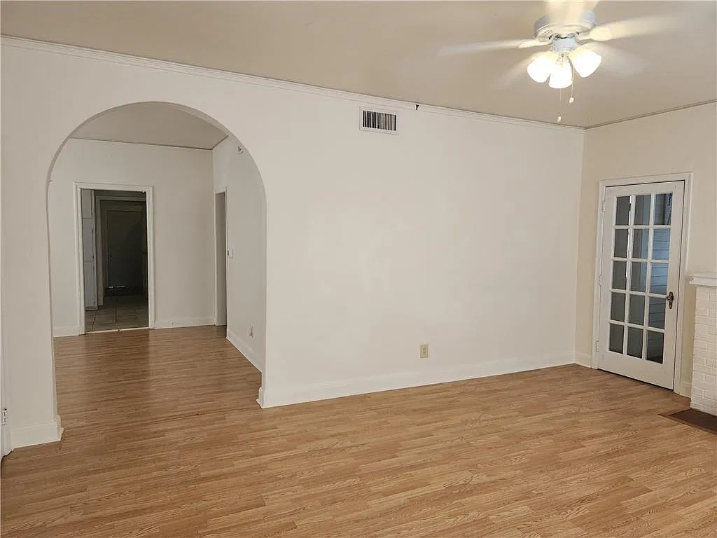 2 bed, 1.5 bath, 1585 sqft, $1,195 — Photo 2