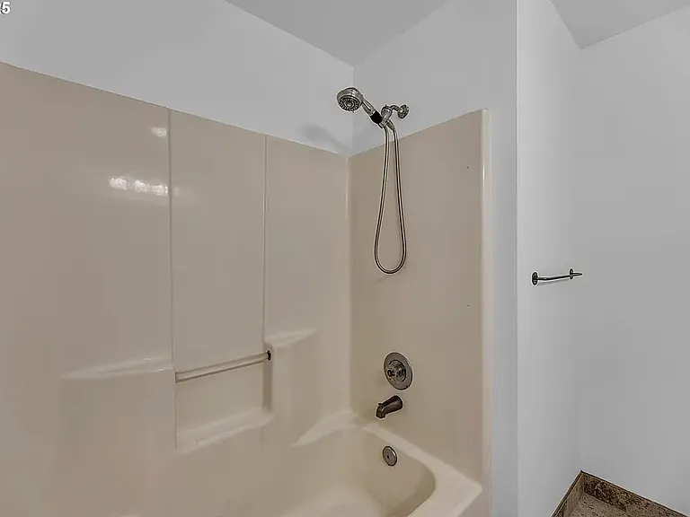 1320 NW Maple Ln #A — Photo 10