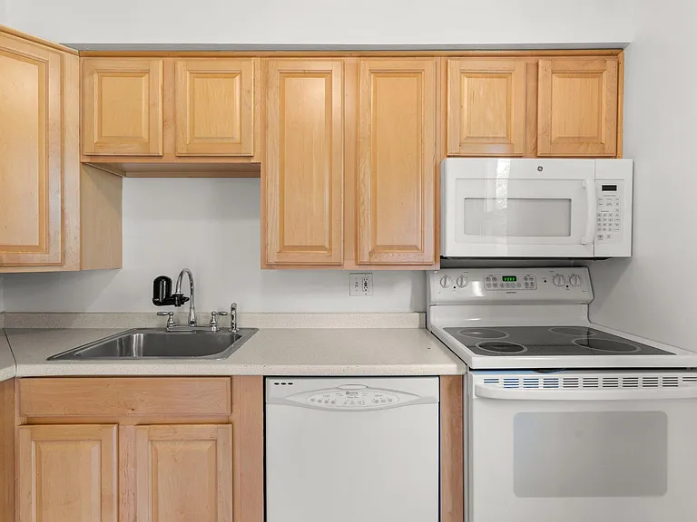 7304 Dickinson Ave #4 — Photo 6