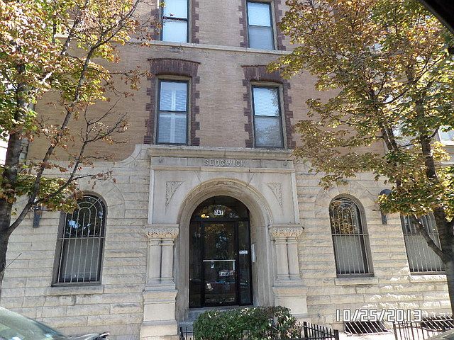 1st image of 747 N Sedgwick St APT 4RN