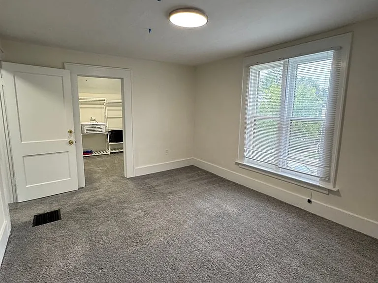 942 Woodlawn Ave — Photo 20