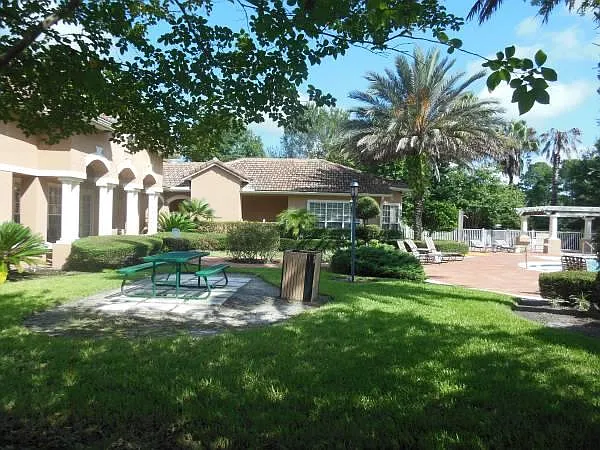 610 Fairway Dr — Photo 5