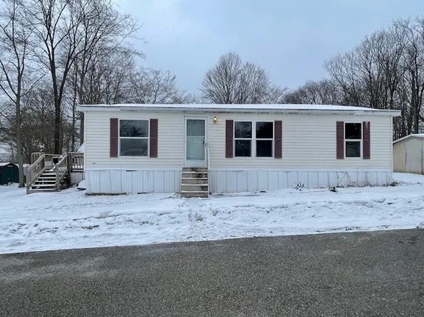 8520 Mink Dr, Erie, PA 16509