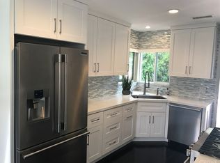 18565 Calvert St, Reseda, CA 91335