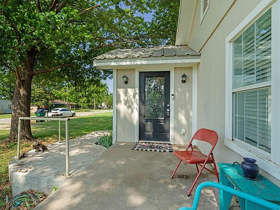 3rd image of 304 W Aldine St