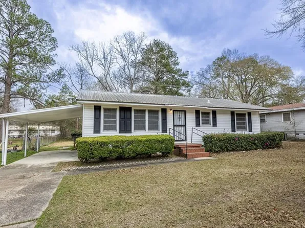 211 Massee Dr, Dothan, AL 36301