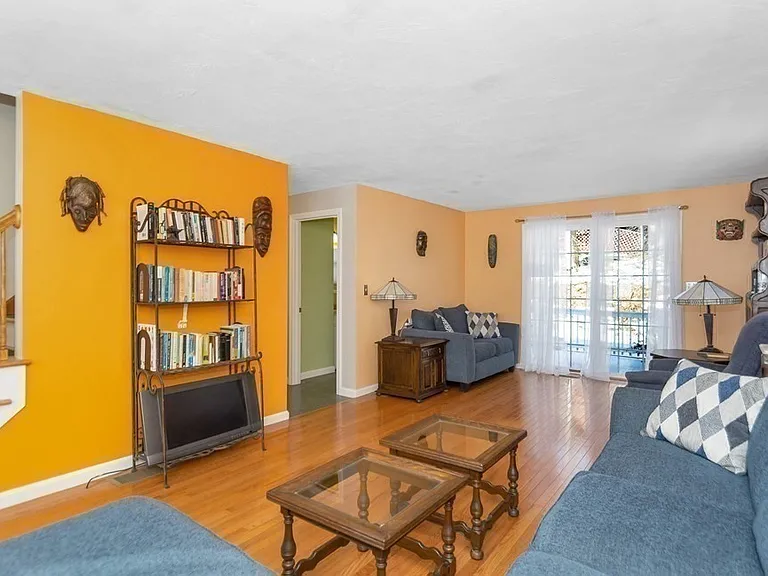 12 E Durant St — Photo 4