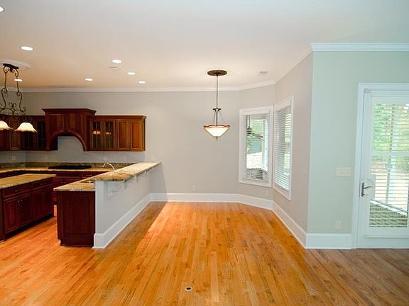 5th image of 3141 Beechwood Dr SE