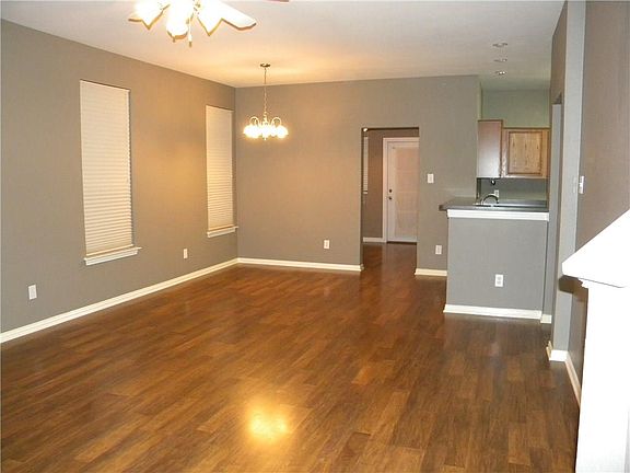 4th image of 10248 Waterbury Dr