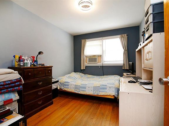 4th image of 149 Mallory Ave