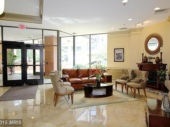 5th image of 1001 N Vermont St APT 1002