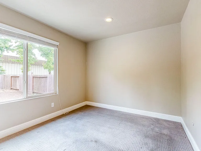 2540 Campbell Dr — Photo 20