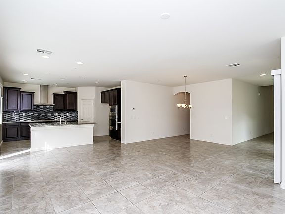 4th image of 809 Tarbet Ave