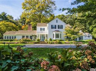 376 Oyster Bay Rd, Locust Valley, NY 11560