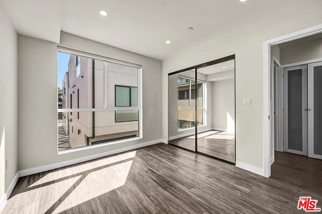 3 bed, 3.0 bath, 1200 sqft, $5,500 — Photo 4
