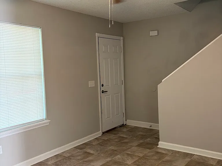 736 Morningside Ln — Photo 9