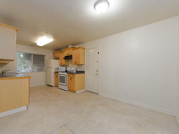 3rd image of 135 Roswell Dr