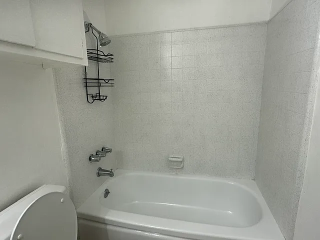 1762 Tamarind Ave #301 — Photo 10