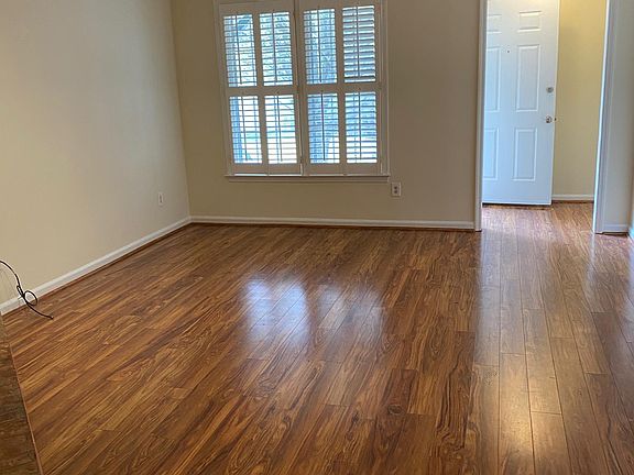 3rd image of 4055 Coopers Hill Dr SE