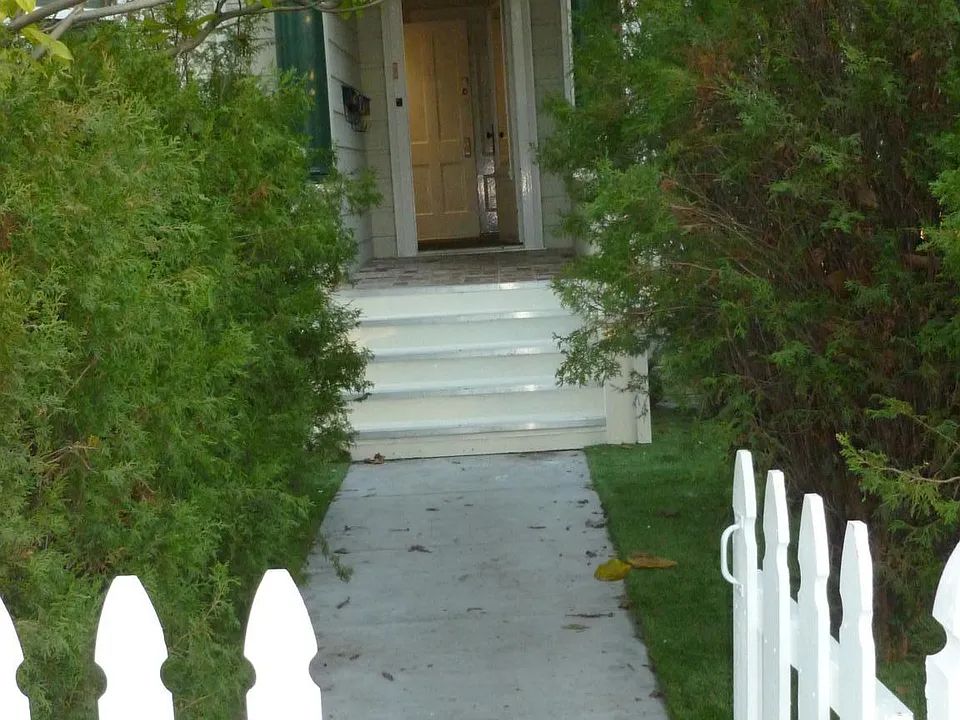 Gate to front entrance to property 