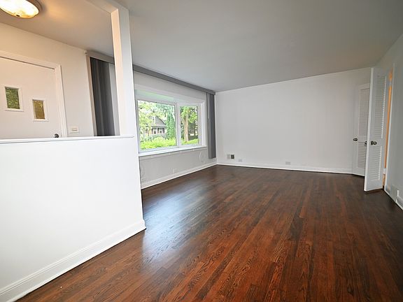 5th image of 1570 Dewey Ave