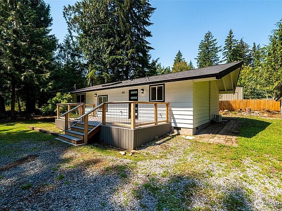 3rd image of 921 Ruby Valley Court