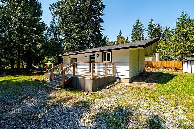 3rd image of 921 Ruby Valley Court