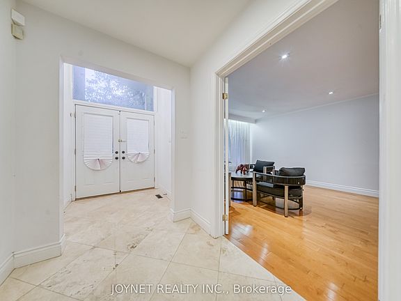 3rd image of 18 Bruce Farm Dr