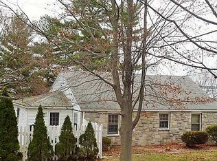47 Crestwood Rd, Warwick, RI 02886