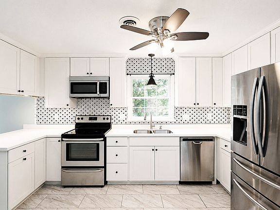 2nd image of 208 Surrey Rd