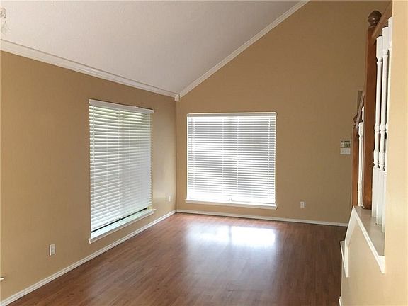 4th image of 1008 Alden Dr